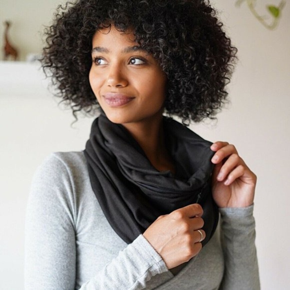 Beyond Yoga Black Hidden Pocket Infinity Scarf EUC